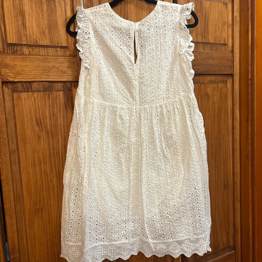White Eyelet V-Neck Sleeveless Dress - Picture 11 of 12